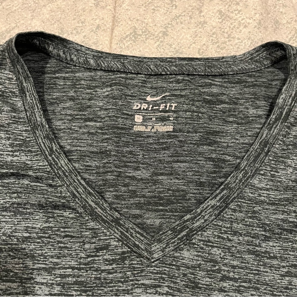 Nike Dri-Fit Women's Charcoal Heather Short Sleeve Tee - Picture 3 of 6